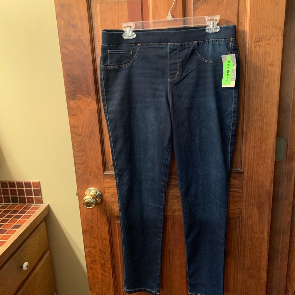 Natural Reflections, NEW WITH TAGS, LUCY pull on jeggins. DARK DENIM BLUE WASH.